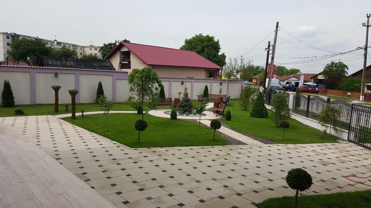 Marigab Aparthotel Turceni Exterior photo