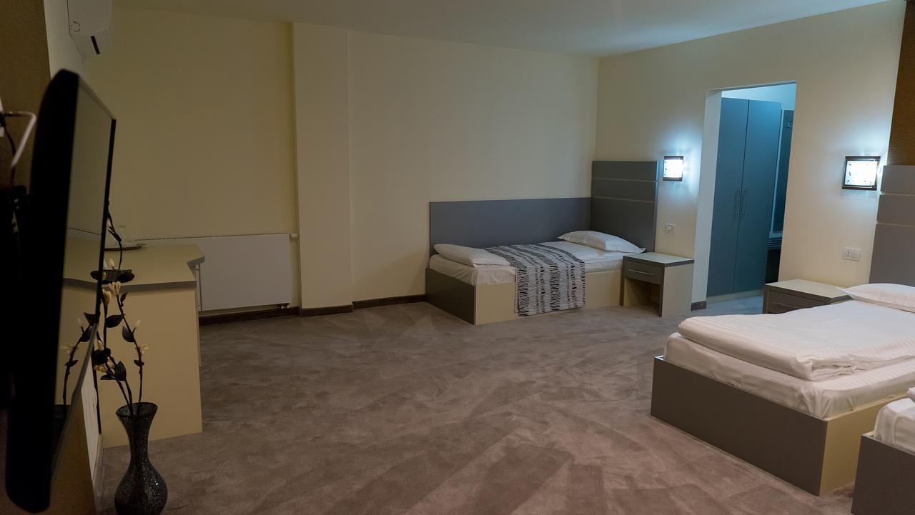 Marigab Aparthotel Turceni Exterior photo